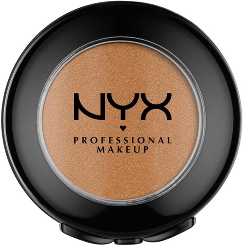 En kompakt med beige pressad puder, svart lock och NYX Professional Makeup-logga på toppen.