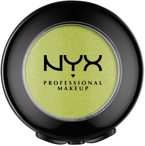 En rund makeupbehållare med grönt puder inuti och texten 'NYX PROFESSIONAL MAKEUP' på toppen.