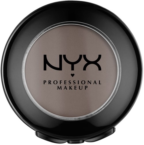 En rund NYX Professional Makeup-eske med grå øyeskygge inni og svart ytterskall.