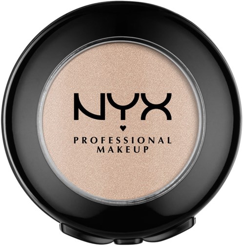 En rund svart kompakt med beige ansiktspuder och NYX-logotyp, texten 'PROFESSIONAL MAKEUP' under.