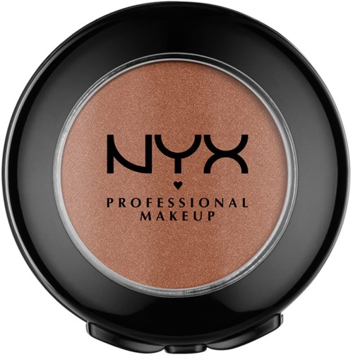 En rund makeup-kompakt märkt NYX Professional Makeup, innehållande peachfärgad rouge eller ögonskugga.
