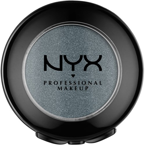 En rund beholder med en glittrende sølvlokk og svart bunn, merket "NYX Professional Makeup".