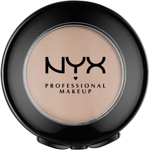 Nyx professionellt makeup-compak med beige puder inuti och svart lock med logga.