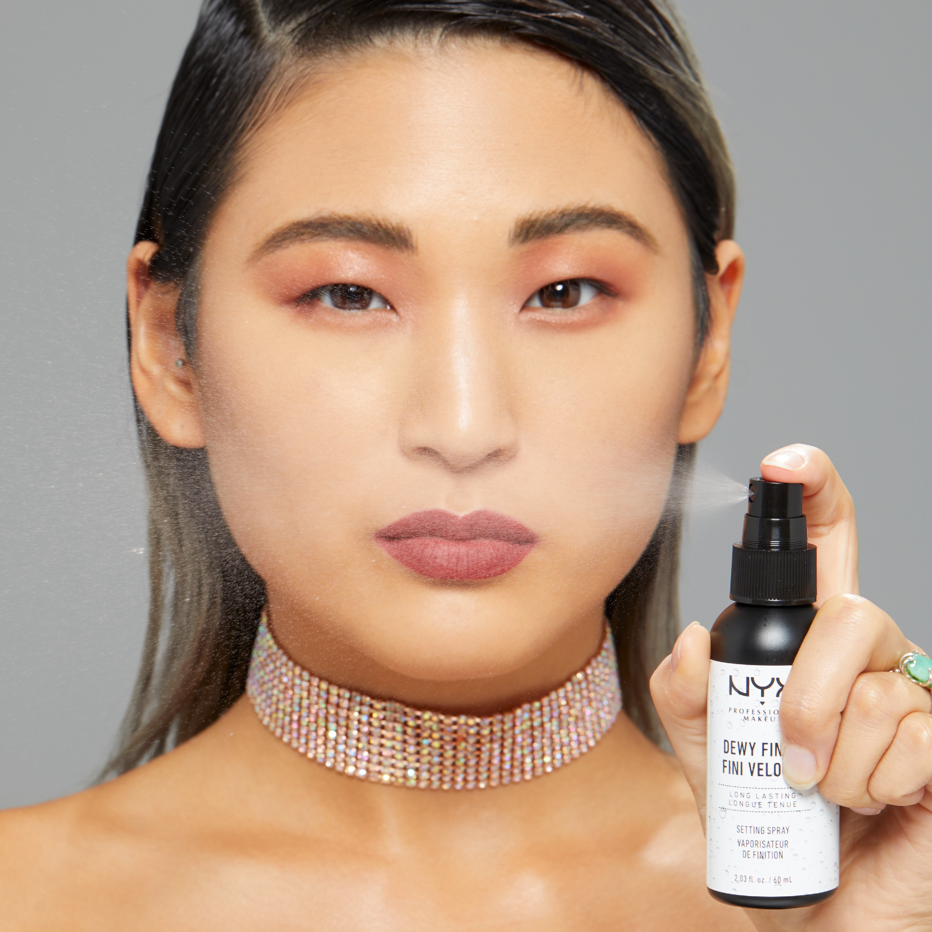 NYX PROFESSIONAL MAKEUP Makeup Setting Spray Dewy Finish 60 ml (obrázok 4)