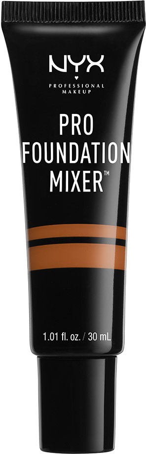 En svart tub med NYX PRO FOUNDATION MIXER, med produktnamn och två orange ränder, stående upprätt.