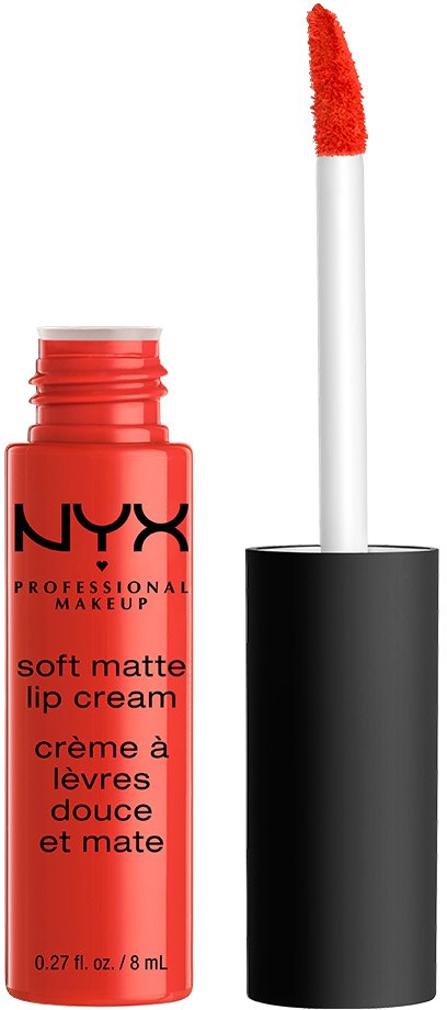 Rød leppeglans med applikator og svart hette fra NYX, merket som soft matte leppekrem.