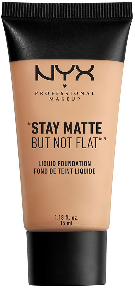 En flaska flytande foundation från NYX med etiketten 'Stay Matte, But Not Flat'.