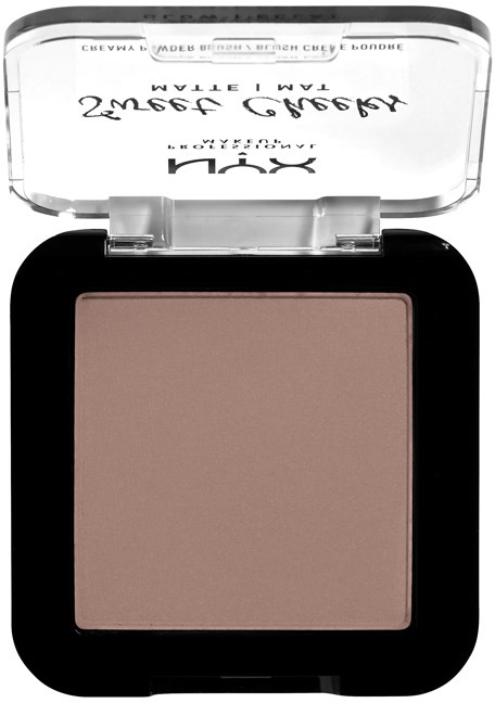 Ein quadratisches Makeup-Produkt mit transparentem Deckel, auf dem ein handgeschriebenes Etikett zu sehen ist.