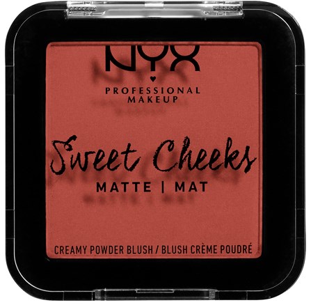 En kvadratisk sminke rougekompakt med rosa farge merket 'Sweet Cheeks', matt overflate og svart tekst.