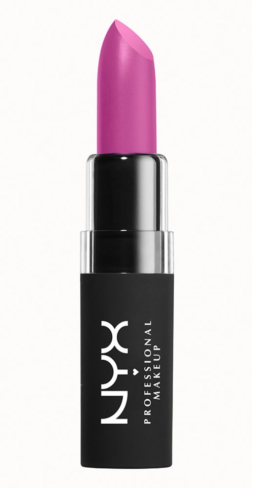 En rosa leppestift i svart og sølv rør fra NYX Professional Makeup. Leppestiften er litt vridd opp.