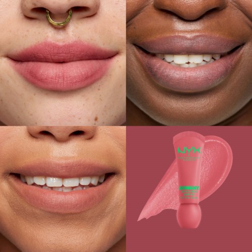 Nahaufnahme von Lippen mit unterschiedlichen Hauttönen und Lippenfarben, mit einem Make-up-Produkt und Lipgloss.
