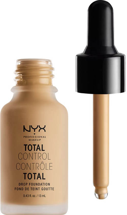 Eine beige Foundation-Flasche mit schwarzem Tropferdeckel und Tropfer. Das Etikett hat schwarze Schrift, inklusive NYX Total Control.