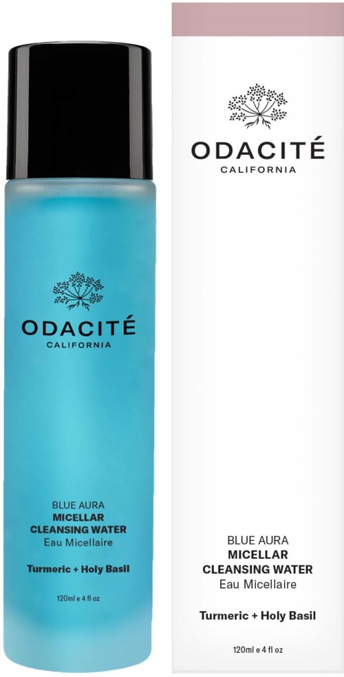 En blå flaska och box av Odacité California Blue Aura Micellar Cleansing Water med gurkmeja och holy basil.