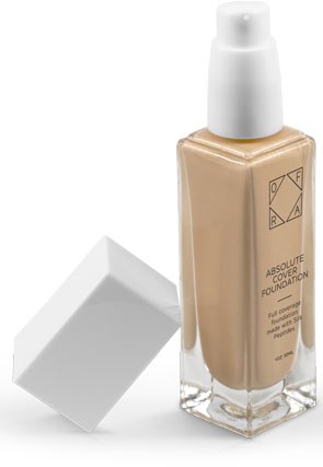 En beige flytande foundation i en glasflaska med vit lock och en separat vit kvadratisk lock.