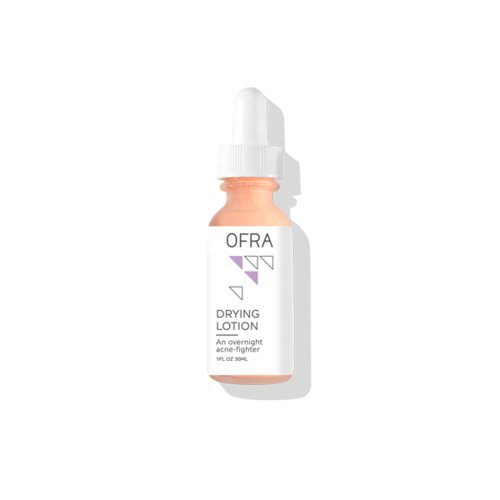 En liten rosa flakse med hvit dråpetupp merket "OFRA DRYING LOTION" for natta-aknebehandling.