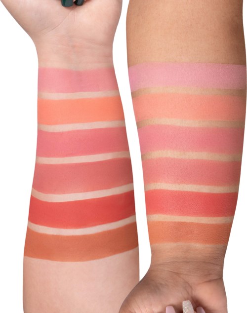 Zwei Arme mit Streifen in verschiedenen Pink- und Orangetönen, Haut sichtbar zwischen den Farben.