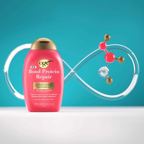 En rosa flaska märkt 'Bond Protein Repair Conditioner' med en molekylillustration och tealfärgad bakgrund.