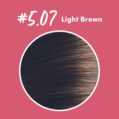 Färgprov som visar ljusbrunt hår i en cirkulär ram, med etikett '#5.07 Light Brown' på rosa bakgrund.