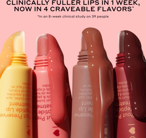 Vier Lipgloss-Flaschen in verschiedenen Farbtönen, die Farben von Gelb bis Dunkelrot zeigen, vor rosa Hintergrund.