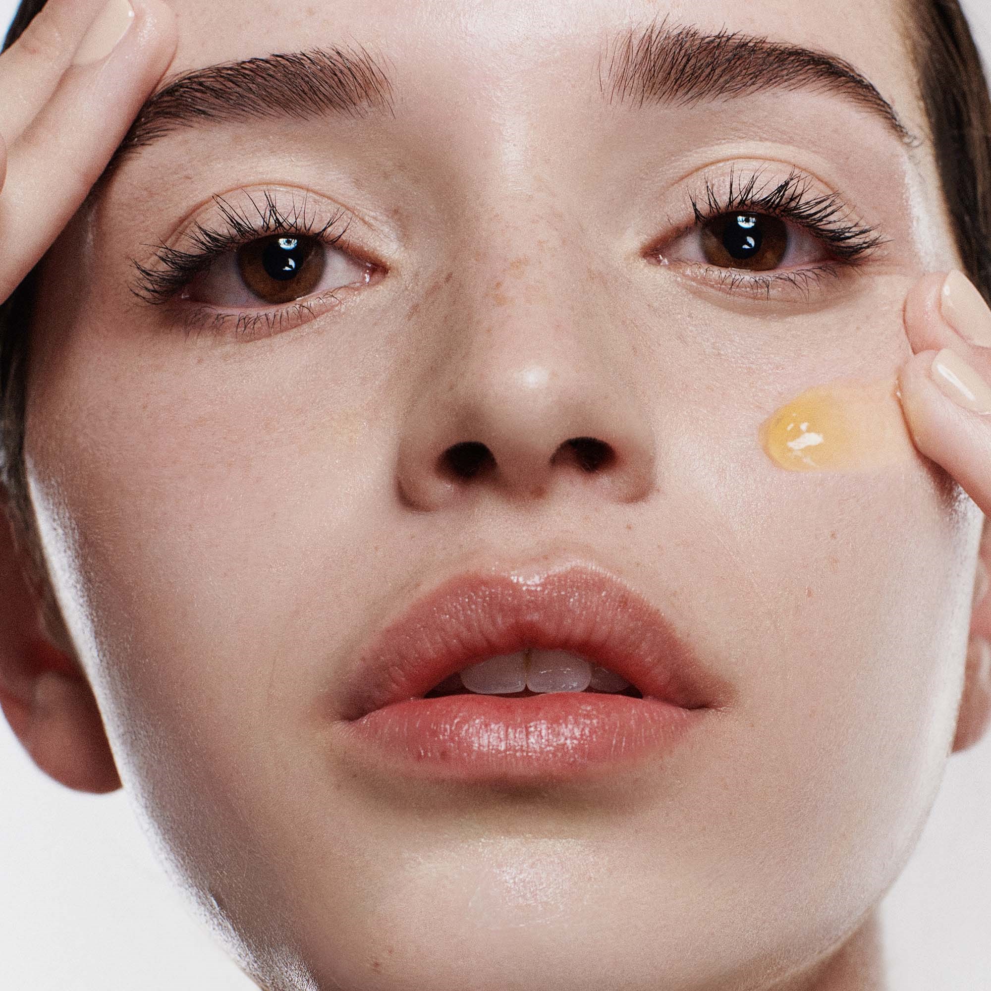 OLEHENRIKSEN Truth Banana Bright Vitamin C Serum 30 ml (obrázok 9)