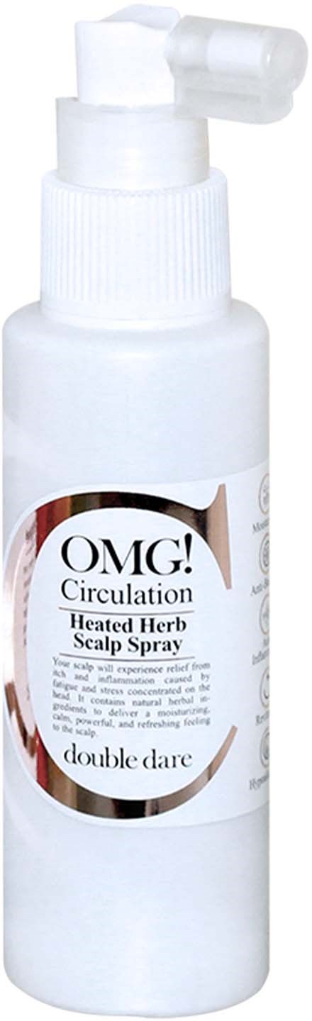 En vit sprayflaska märkt "OMG!" för varm ört skalpspray, med spraydysa på toppen.