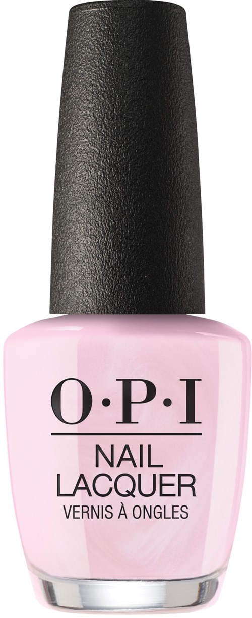 En flaska med ljusrosa nagellack med svart lock, märkt 'O.P.I Nail Lacquer'.