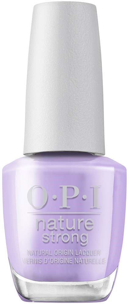 Eine lavendelfarbene Nagellackflasche mit weißem Deckel, beschriftet 'O.P.I nature strong'.