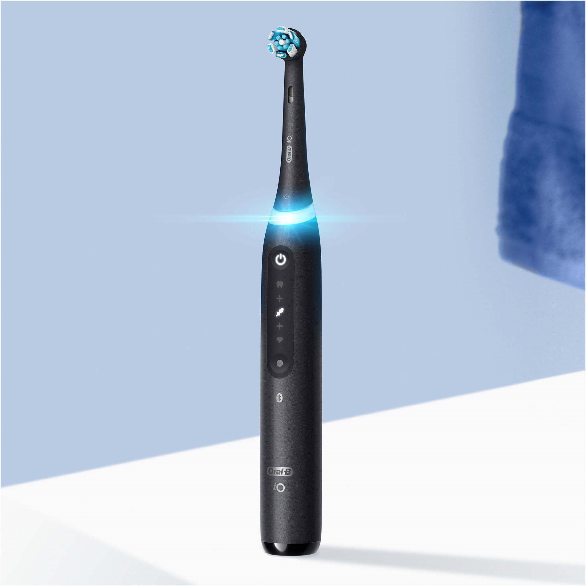 Oral B iO 5 black and white electric toothbrushes Designed by Braun (obrázok 8)