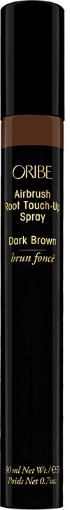 En svart cylinder sprayburk märkt 'Oribe Airbrush Root Touch-Up Spray' i mörkbrunt.