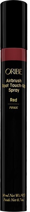 En lång svart sprayflaska med ett rött band upptill. Etiketten säger "ORIBE Airbrush Root Touch-Up Spray Red."