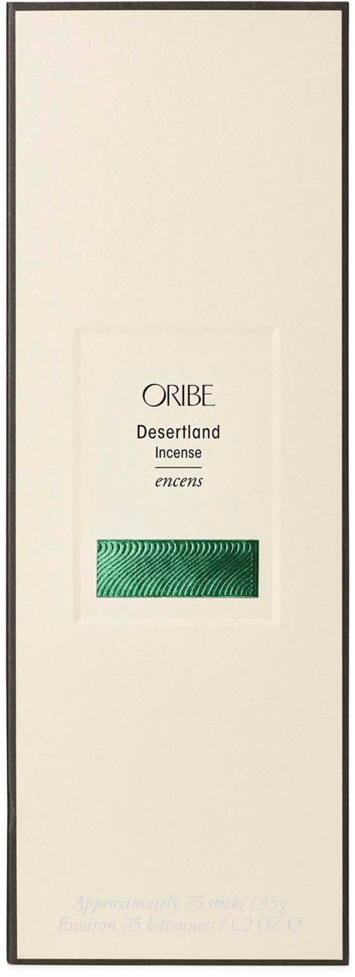 En lang hvit boks med svart kant, med en liten grønn mønstret rektangel og tekst om Oribe ørkenrøykelse.