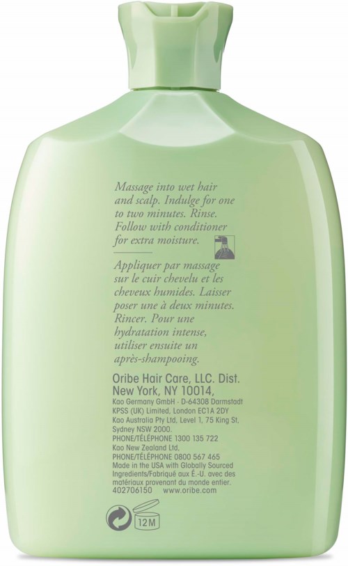 Lichtgroene shampoo fles met tekst over haarverzorging en instructies in het Engels en Frans.