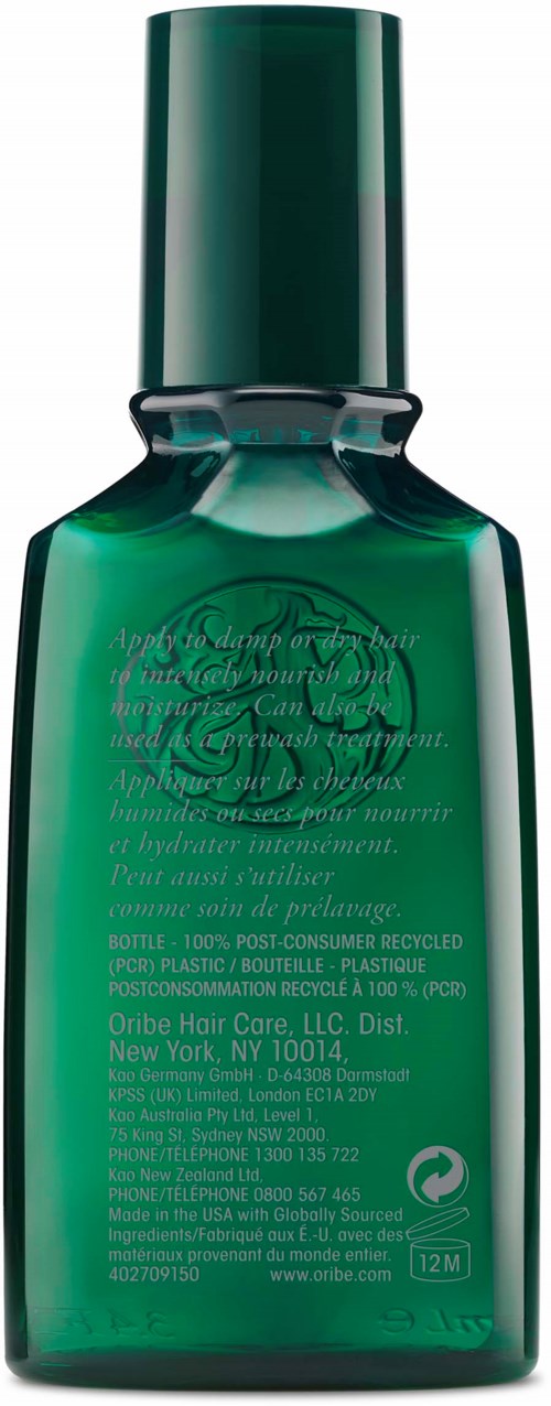 En grön flaska med svart lock, märkt som Oribe Hair Care, verkar vara en hårvårdsprodukt.
