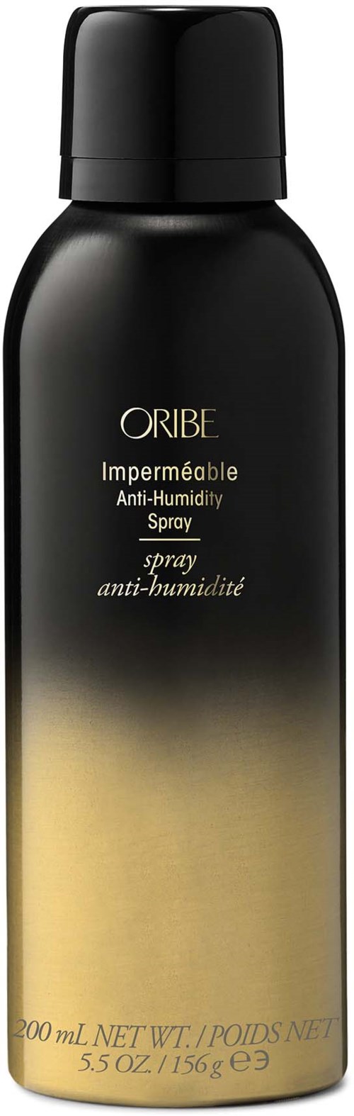 En svart og gull sprayflaske merket Oribe Impermeable Anti-Humidity Spray. Den inneholder 200 mL produkt.