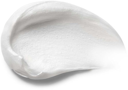 En klutt av vit kräm eller lotion med en slät, tjock konsistens på svart bakgrund.