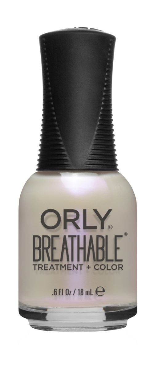 En flaske med Orly Breathable neglepleie og farge lakk med svart lokk.