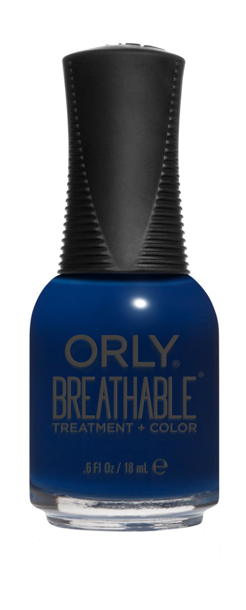 En blå neglelakkflaske med svart lokk merket 'ORLY BREATHABLE TREATMENT + COLOR' og volum på 6 fl oz.