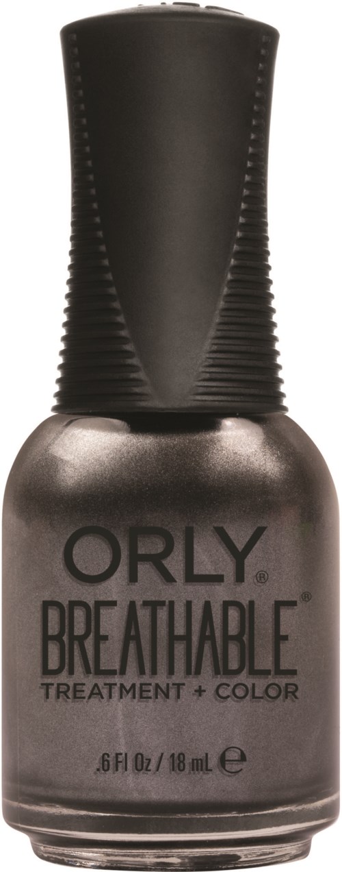 En grå neglelakkflaske med svart kork merket 'ORLY BREATHABLE TREATMENT + COLOR' i svarte bokstaver.