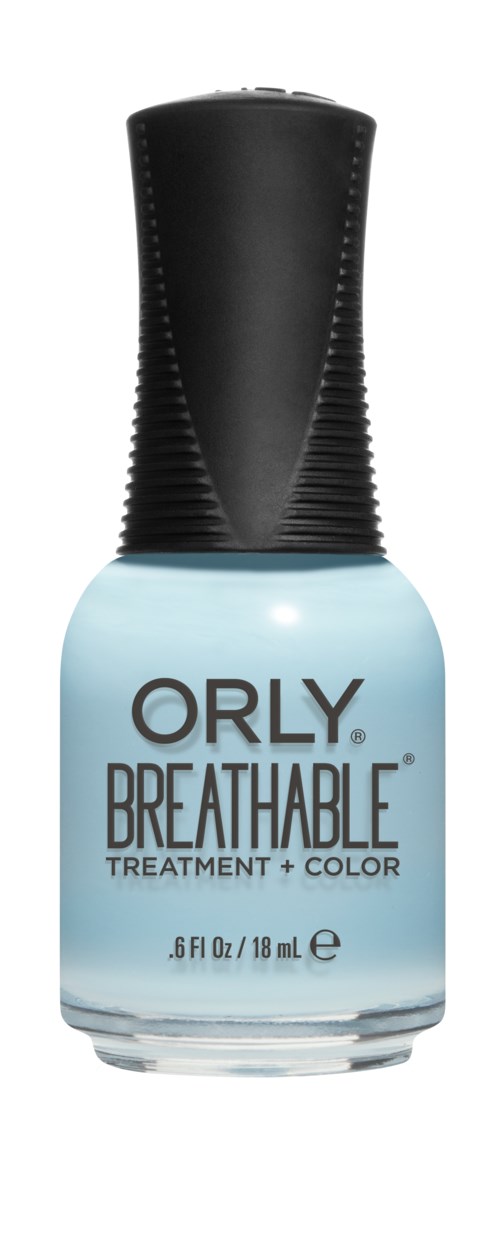 En lyseblå neglelakkflaske med svart lokk, merket 'ORLY BREATHABLE TREATMENT + COLOR,' 6 fl oz.