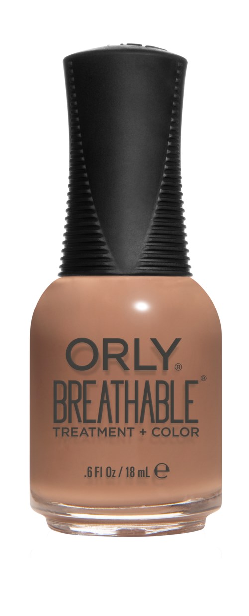 En neglelakkflaske med beige farge og svart kork, merket "ORLY BREATHABLE TREATMENT + COLOR."