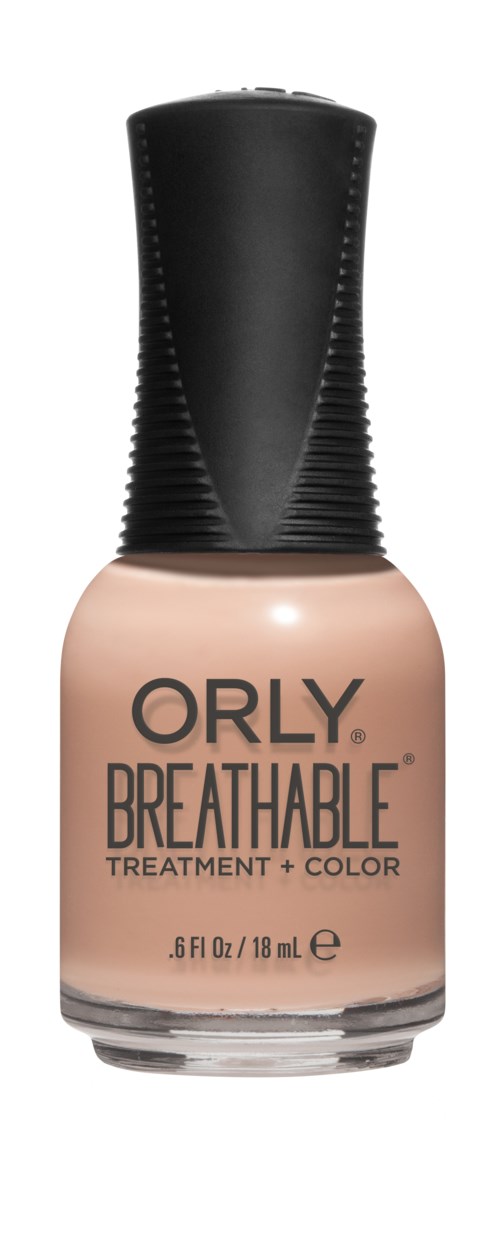 En beige neglelakkflaske merket ORLY BREATHABLE TREATMENT + COLOR med svart kork.