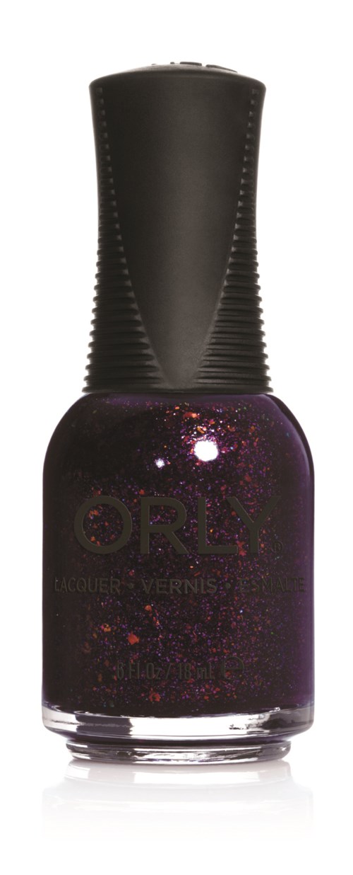 En flaska med mörklila nagellack med glitter, svart kork och varumärket ORLY på.