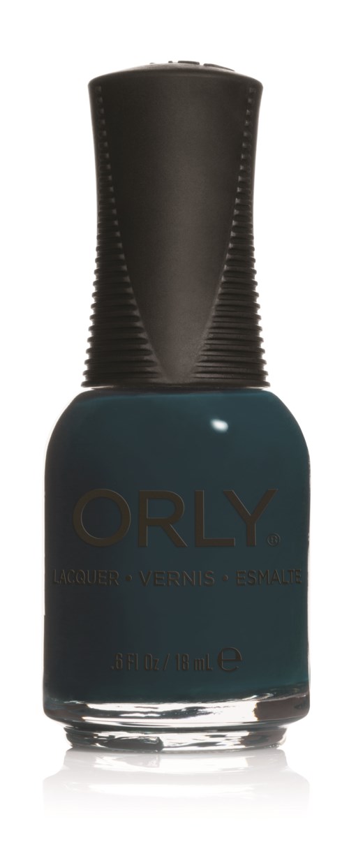 En flaska mörkblå nagellack med svart lock, med guldord som säger 'ORLY'.