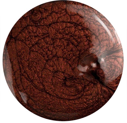 En närbild av ett brunt, texturerat, sfäriskt föremål med mörka åderliknande mönster och glänsande yta.