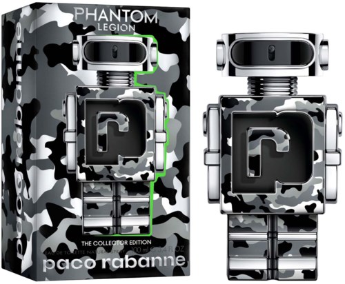 En robotfigur med kamouflagemönster och ett stort D på bröstet, bredvid en låda. Lådan har roboten och branding.
