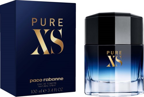 Een parfumfles en doos met "Pure XS" van Paco Rabanne, in zwart en blauw, met gouden tekst.