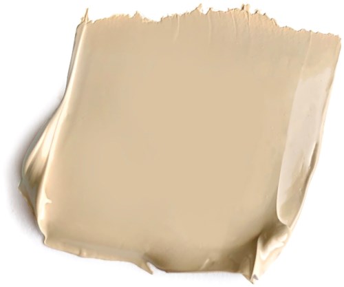 En trasig bit av beige papper med ojämna kanter och några skrynklor.