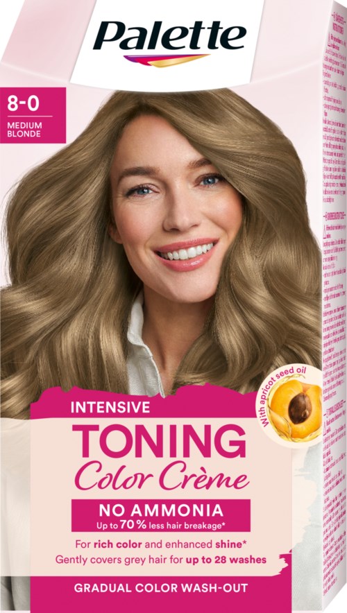 En kvinna med långt, lockigt blont hår, ler, på hårfärgförpackning med rosa och vita färger.