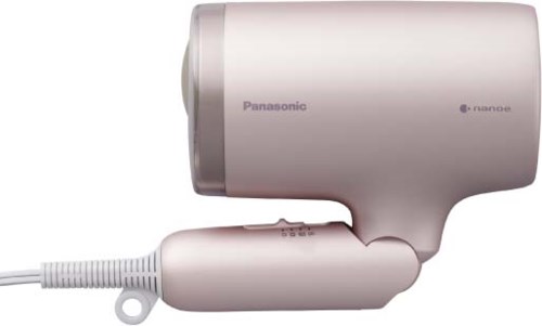 Biały ręczny suszark do włosów z przewodem, oznaczony Panasonic, z małą rączką do trzymania.