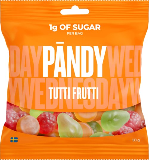 Hellorange Snackbeutel mit Fruchtabbildungen und fettem weißen und pinkem Text, darunter eine blaue Flagge.